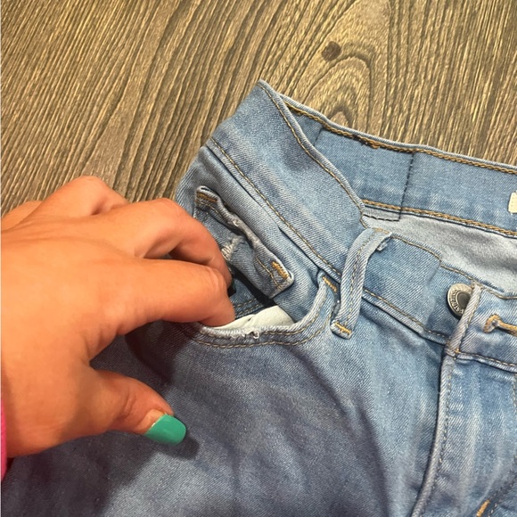 Levi's 710 Super Skinny Jeans Mid Rise Distressed Fray Hem Light Wash Size 27 - Picture 2 of 12